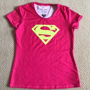 Under Armour short sleeved top. Size M